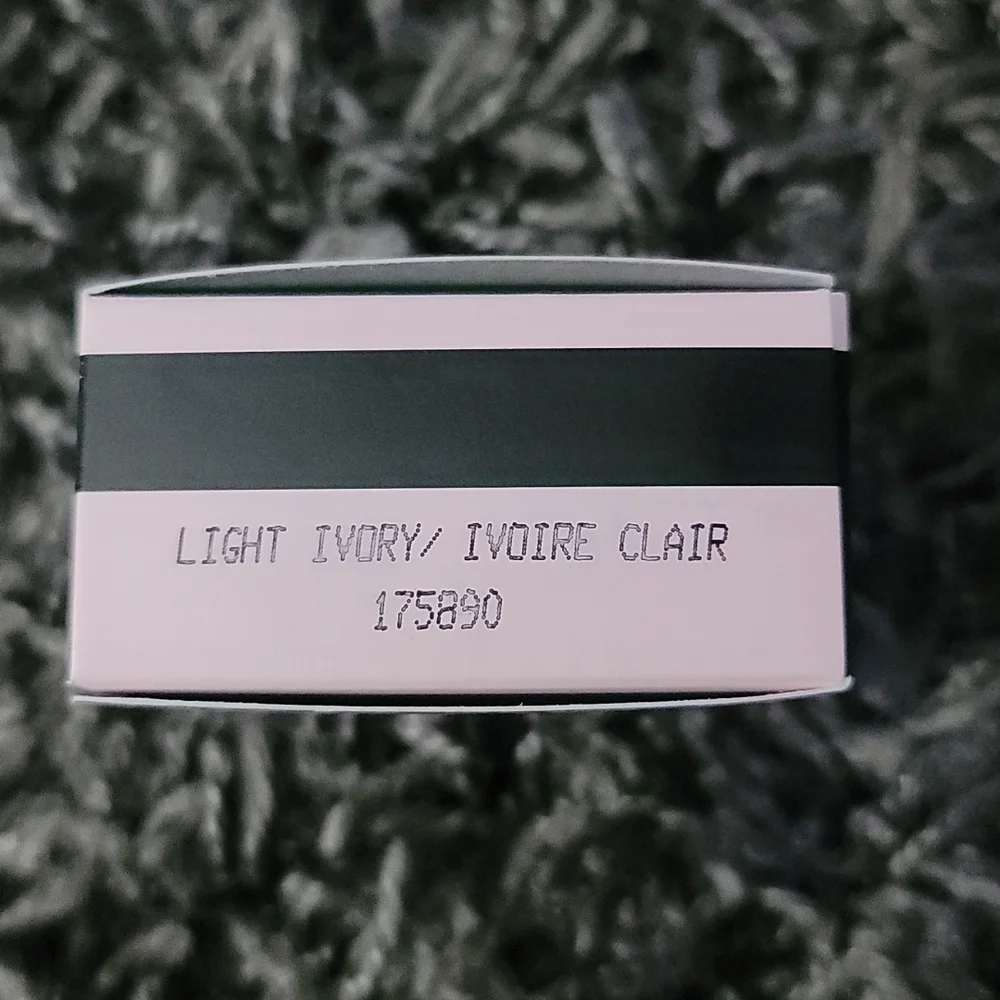 💖NIB Mary Kay Silky Setting Powder: Light Ivory💖